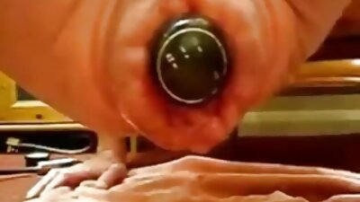 Een mooi ding is buiten en ze zit bovenop een grote lul porn hd trio
