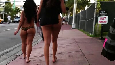 Een sexy ding dat graag ruig speelt, wordt hard geneukt op pormo hd het bed