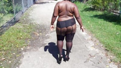 Rijpe gember verwelkomt jonge pik in haar geschoren kut mama asi fute fiu