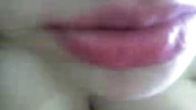 Rondborstige MILF in kousen wordt verduisterd door haar minnaar in een groot huis porno hd d