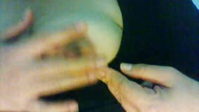 Brunette meid staat klasgenoten toe om pikken in haar te steken isi fute cumnata in timp ce doarme