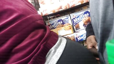 Schattige zwarte google porno hd meid gebogen over de pooltafel en genageld door blanke lul