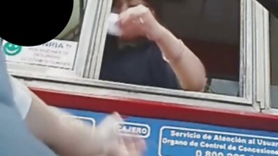 Een meid met natuurlijke tieten laat ons zien hoe ze aan een video sex hd gratis lul werkt