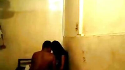 Een www film porno onlain magere tiener die van oude mannen houdt, zit in een sauna en wordt er door een geramd