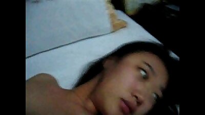 Een Latina met een porno gratuito hd mooi gezicht kust en neukt buiten