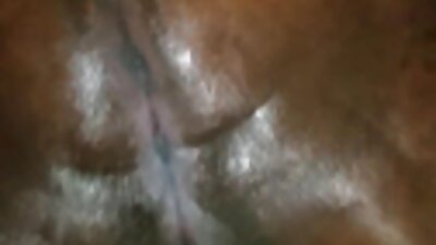 Latina met geweldige natuurlijke tieten landt haar poesje op een imagini porno gratis staaf