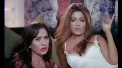 Na het balavond verliezen tieners porn hd trio hun maagdelijkheid in de woonkamer