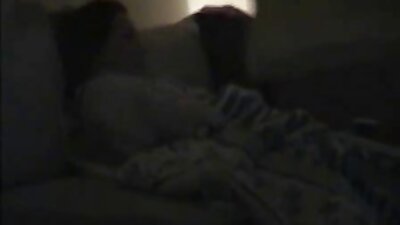 Blonde hottie krijgt haar strakke video perno hd kutje gelikt op het bed