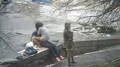 Een jovencitas pornos hd meid die van ballen houdt, pijpt hier