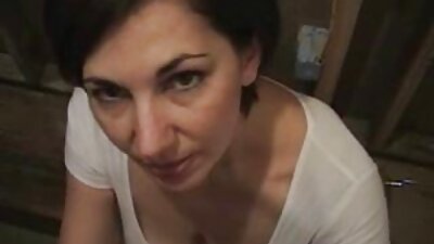 Getatoeëerde hunk futai video gratis met een enorme lul neukt een slanke brunette schat