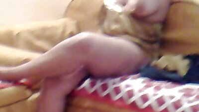 Brunette tiener is blij om mame futute gratis te babysitten voor een man die haar zo goed neukt