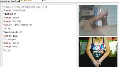 Een brunette filmeporno xxxl met natuurlijke tieten wordt aangeraakt en gelikt door haar man
